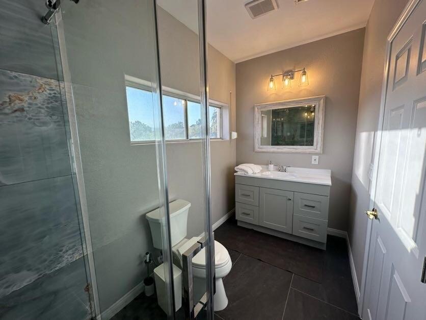 Stripviews! Modern Vegas Retreat Apartment
