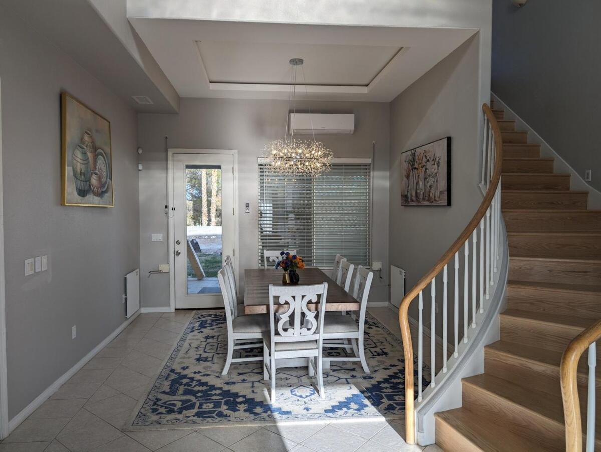 Stripviews! Modern Vegas Retreat Apartment *