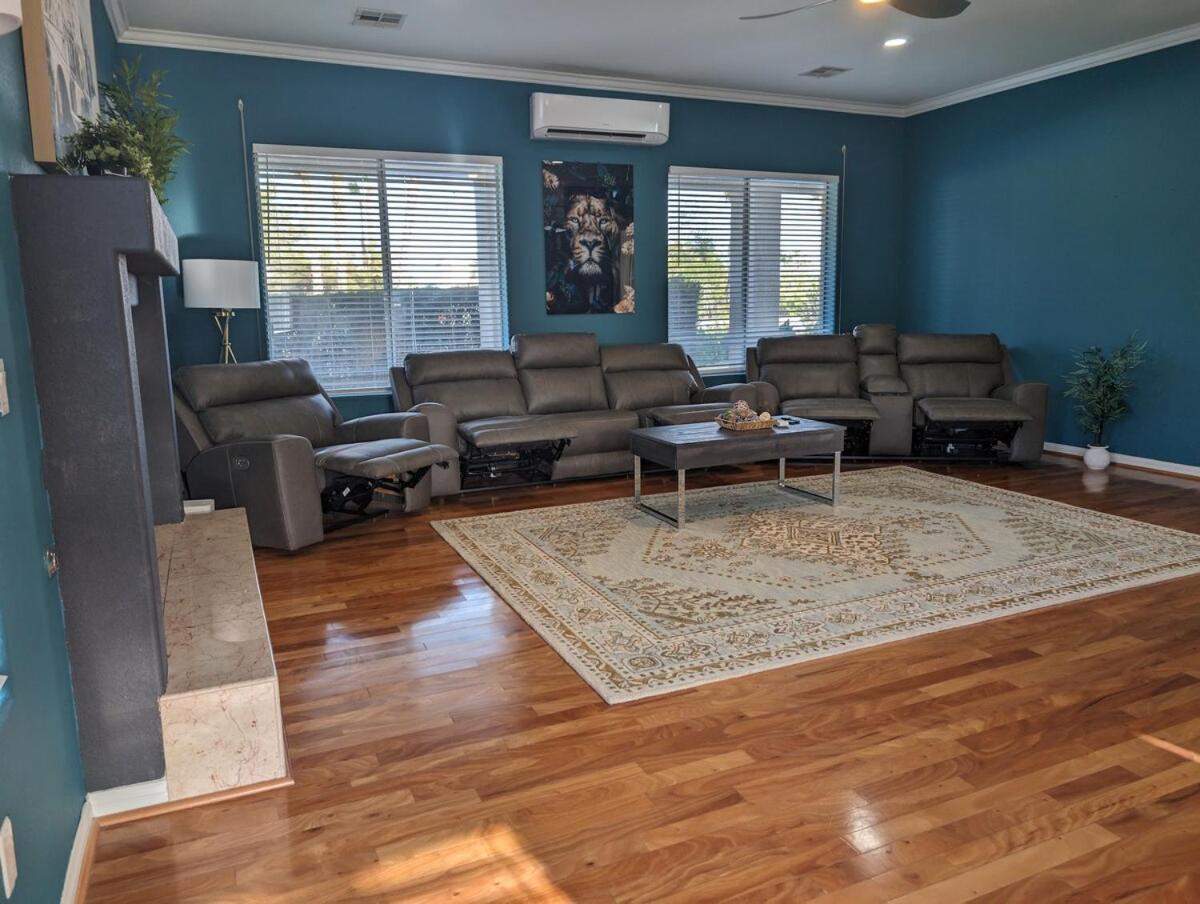 Stripviews! Modern Vegas Retreat Apartment Las Vegas