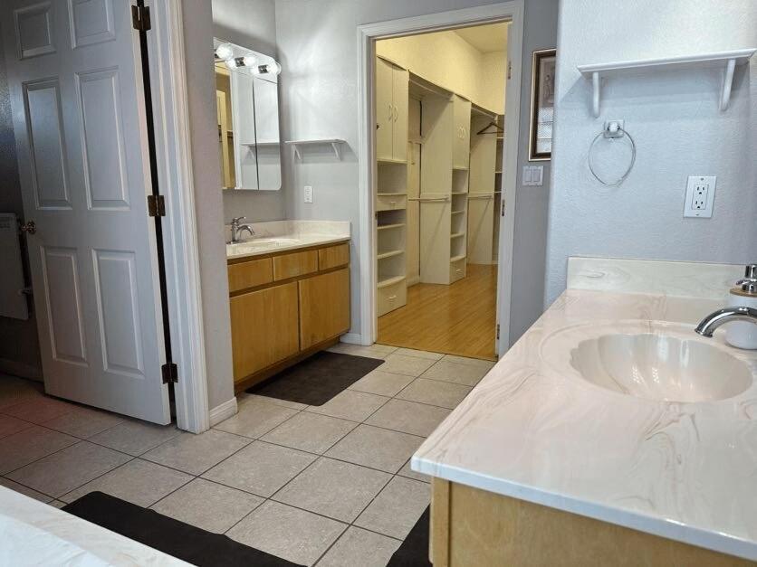 Stripviews! Modern Vegas Retreat Apartment Las Vegas