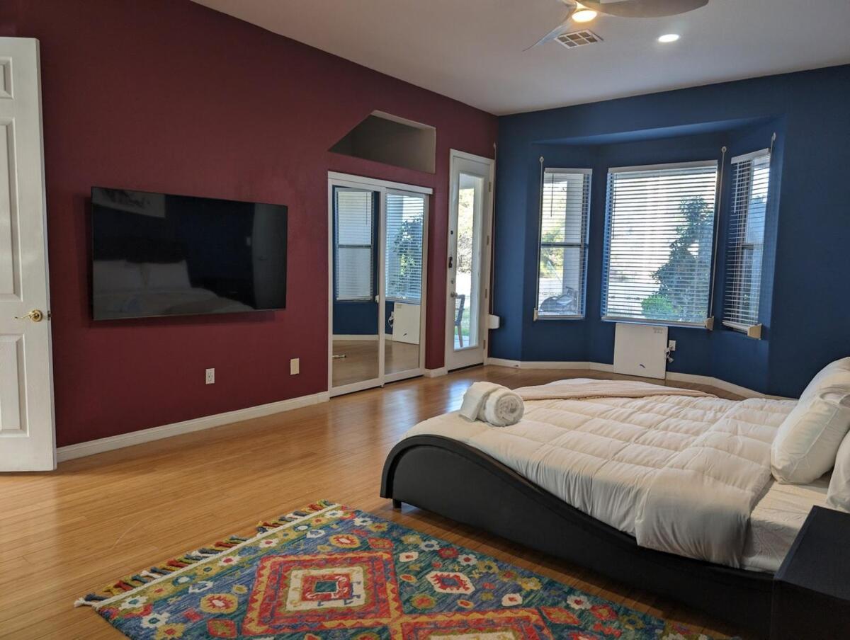 Stripviews! Modern Vegas Retreat Apartment